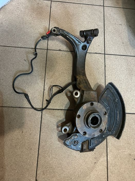 Zwrotnica Piasta Prawa przód VW Passat B5 W8 Audi A6 C5 pod duży…