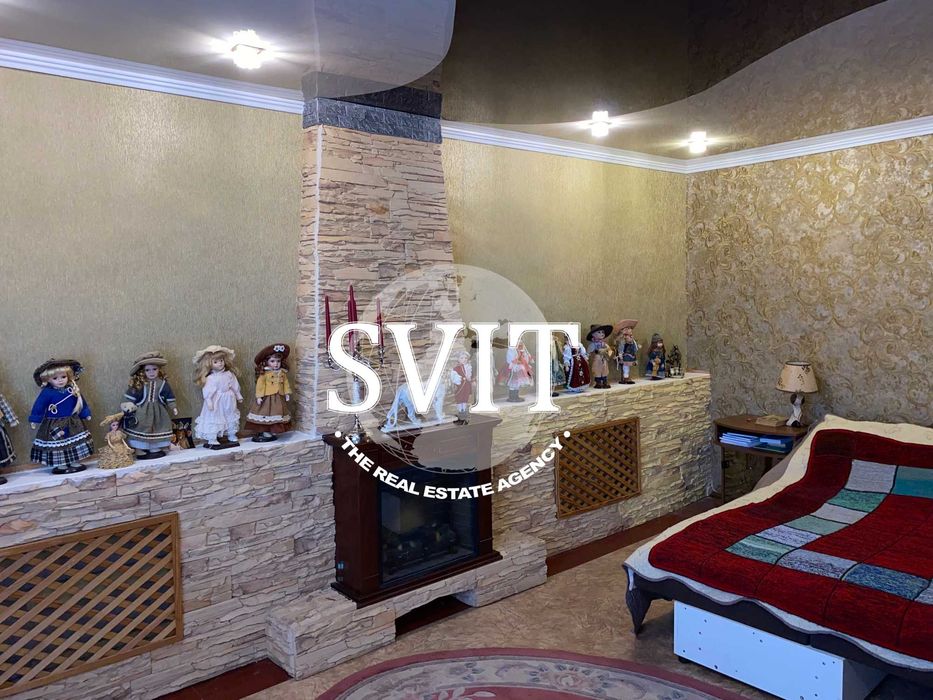 Продам заміський будинок з великим фермерським господарством