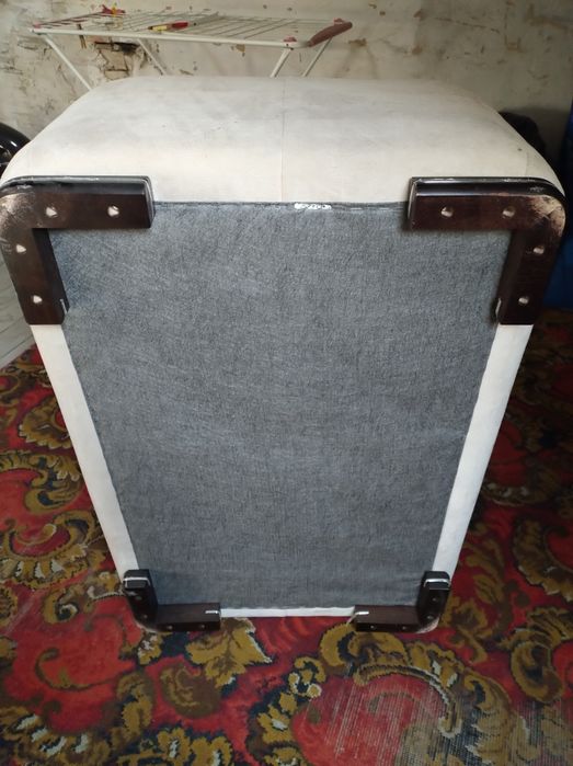 Puf do salonu. Nierozkładany.