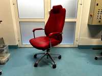 Krzesła biurowe 9 sztuk stałe + 2 obrotowe na kółkach- czerwone, skóra