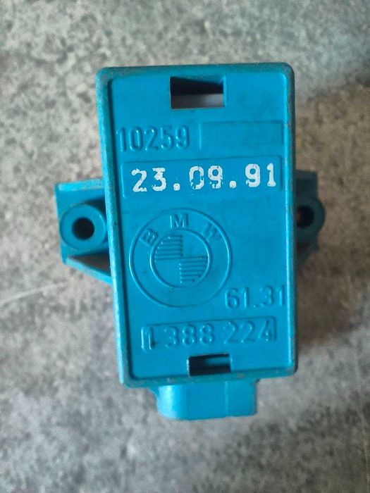 Аварійний вимикач центрального замка BMW E36 E34 E39 61311388224