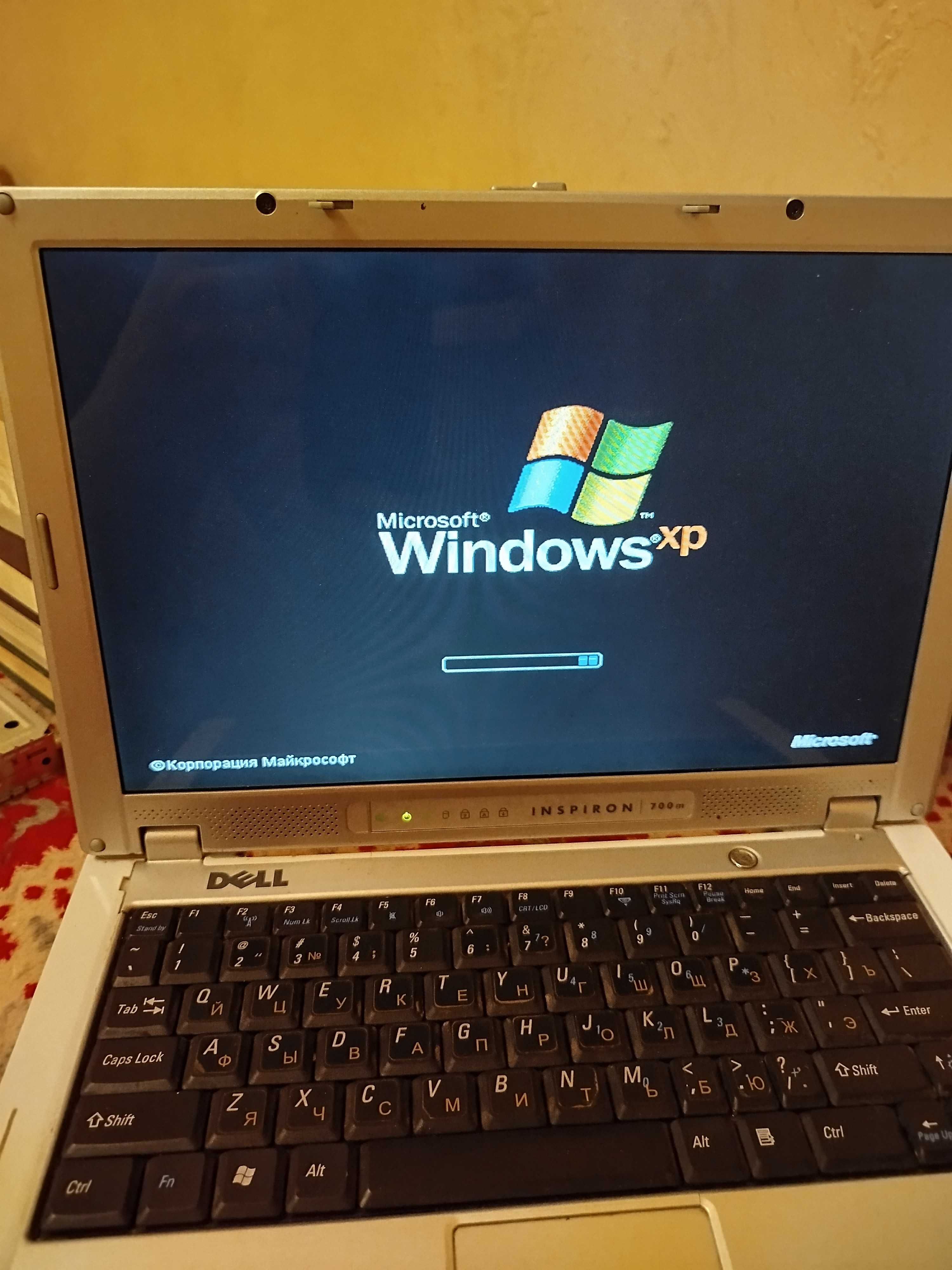 Ноутбук Dell Inspiron 700m netbook