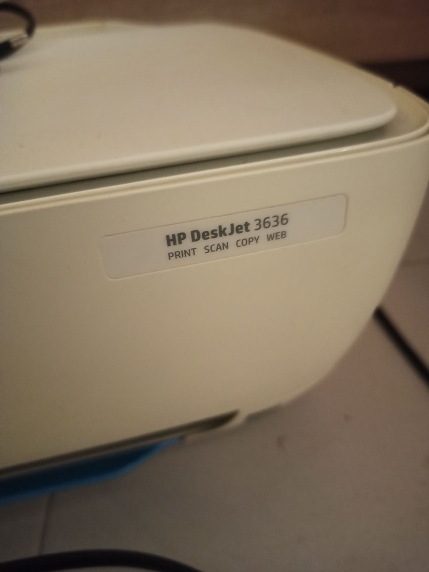 Impressora multifunções HP a funcionar quase dada