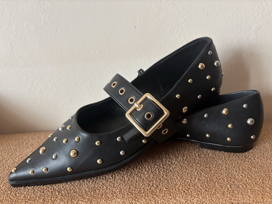 Baleriny z ćwiekami Reseved