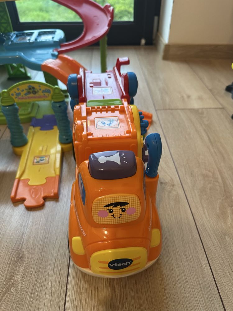 Garaż Vtech ,laweta ,petla,autka tut tut