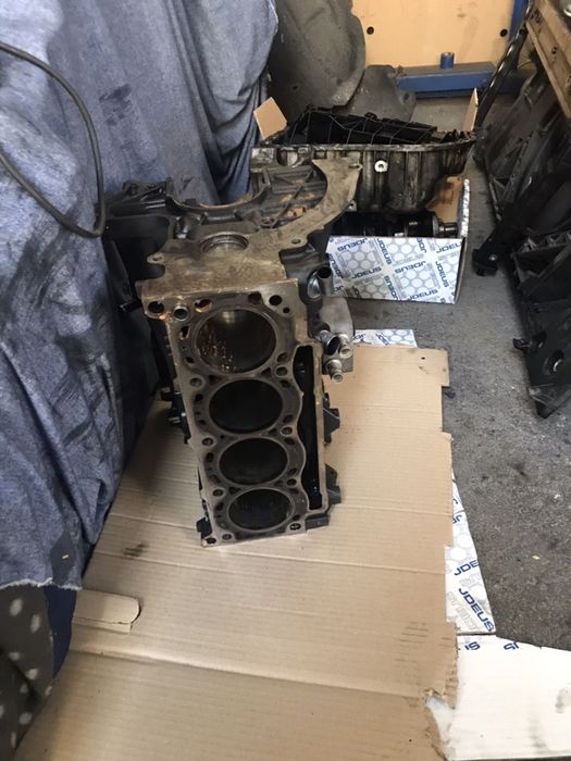 Venda ás peças ou por completo - motor Renault 1.9 dci 131cv