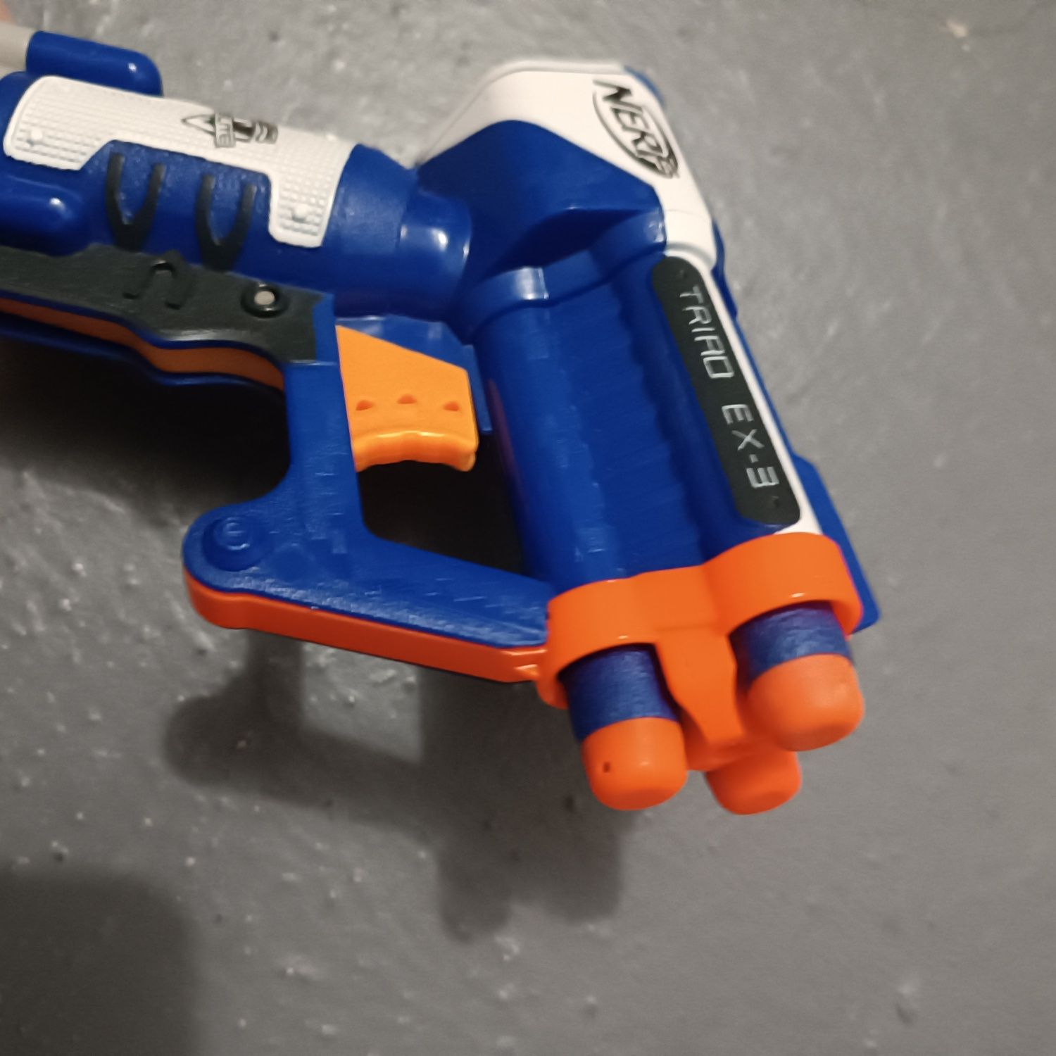 Pistola Nerf e outra