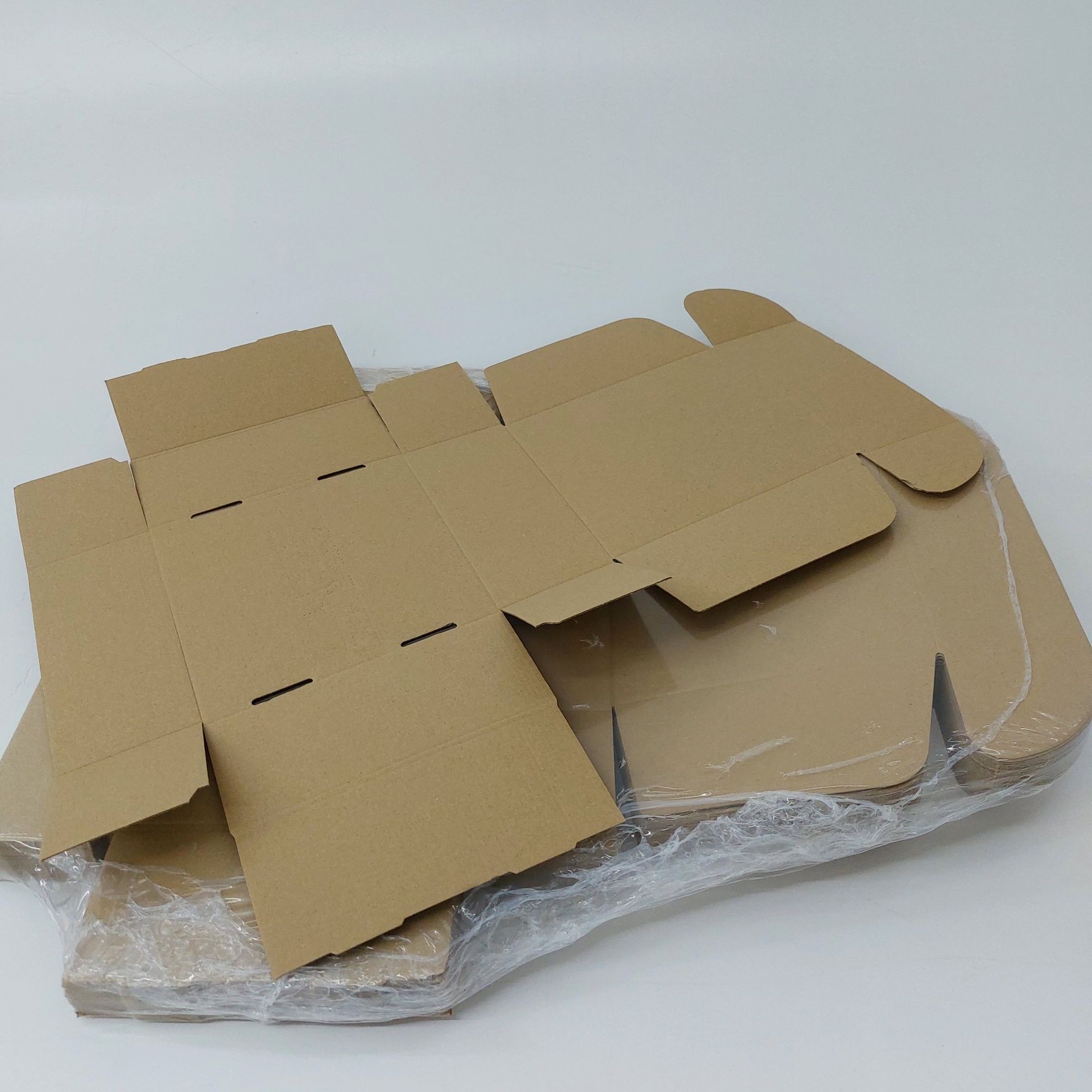 Caixas de cartão montagem rápida (C-22cm L-20cm A-9cm)