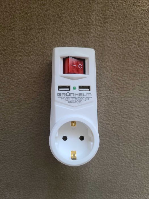 Мереж.адаптер (розгалужувач) GRUNHELM RKU1-0101 16А White 1 роз. 2 USB