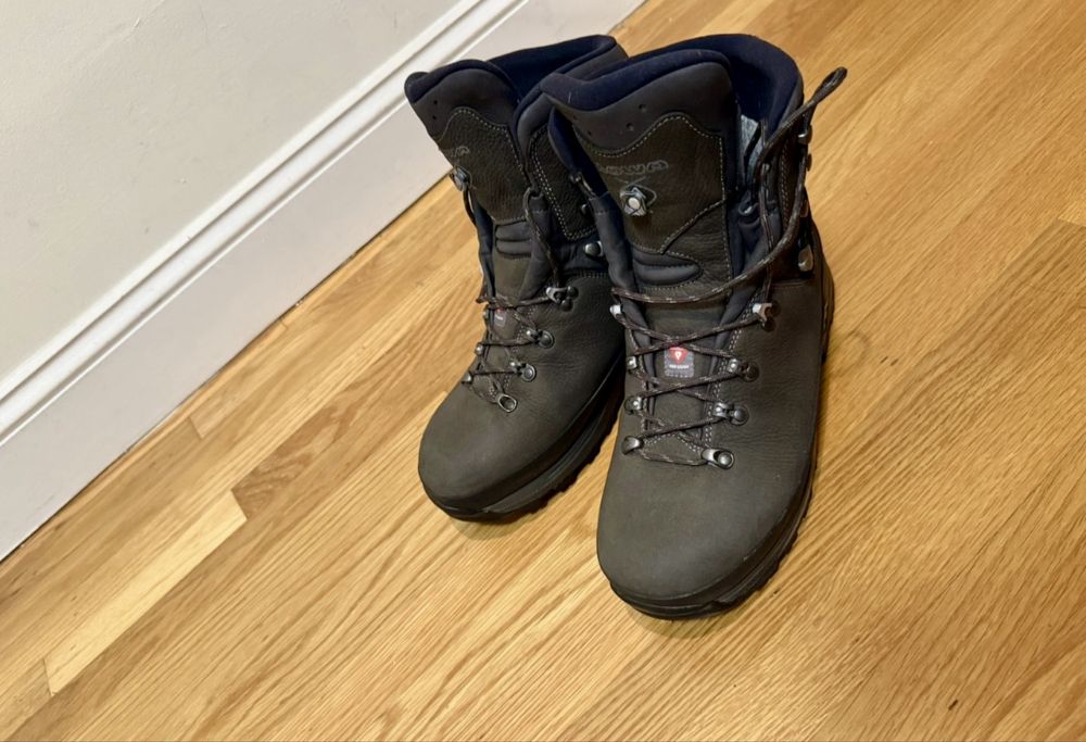 ЧЕРЕВИКИ/БЕРЦІ Зимові LOWA Tibet Superwarm GTX