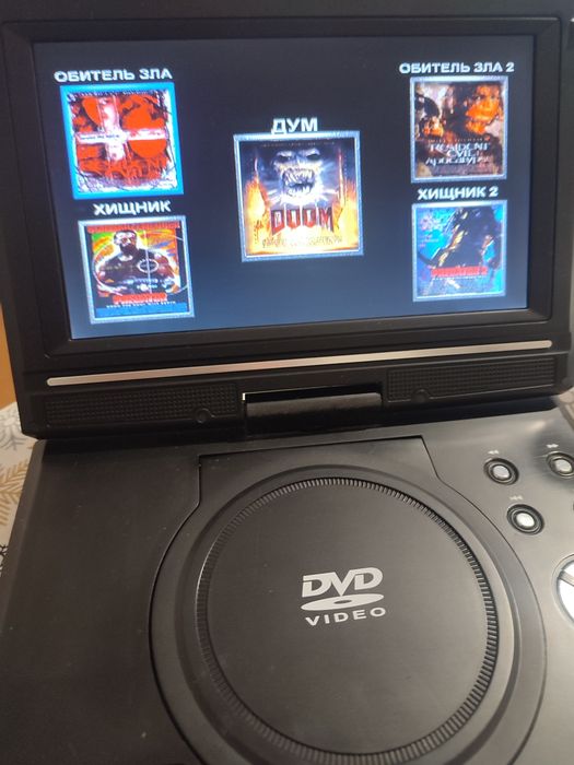 Міні ТВ + ДВД+СД читає всі диски.