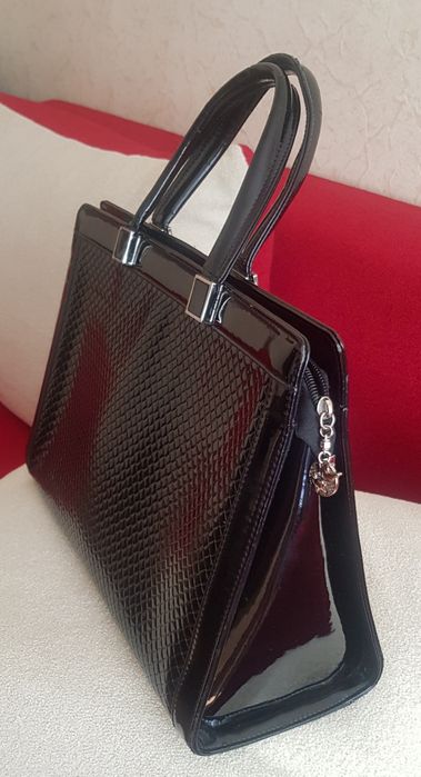 Сумка лаковая, портфель