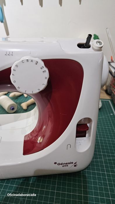 Máquina de costura Jata Génesis 695