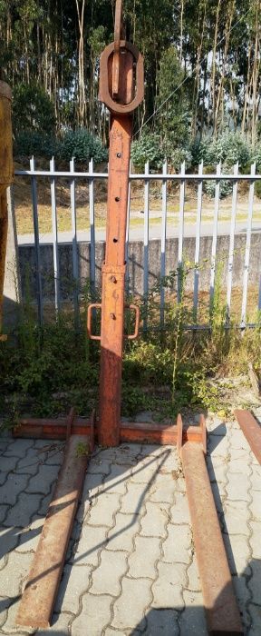 Porta Paletes / Garfos de Grua
