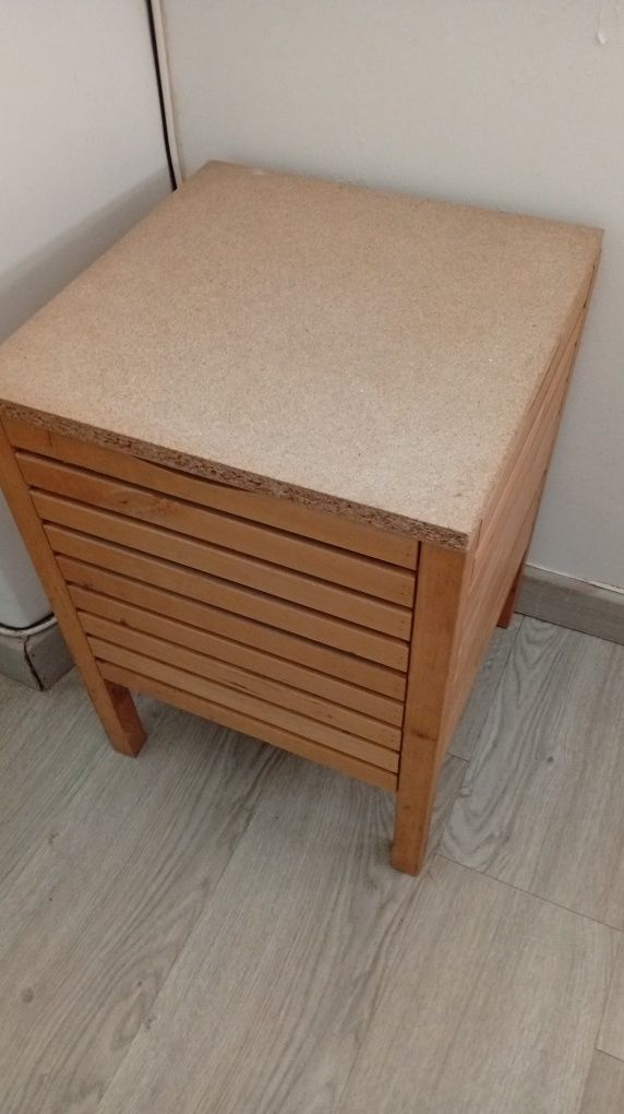 Mesa suporte/apoio e arrumação