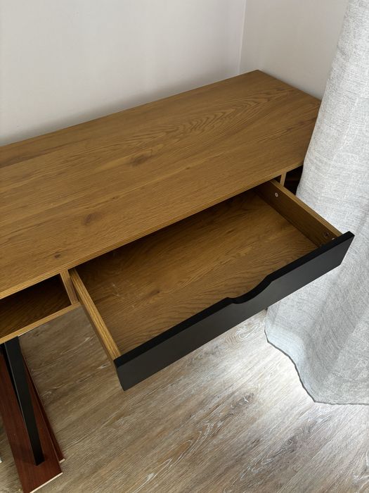 Gisele Secretária de Madeira e Metal