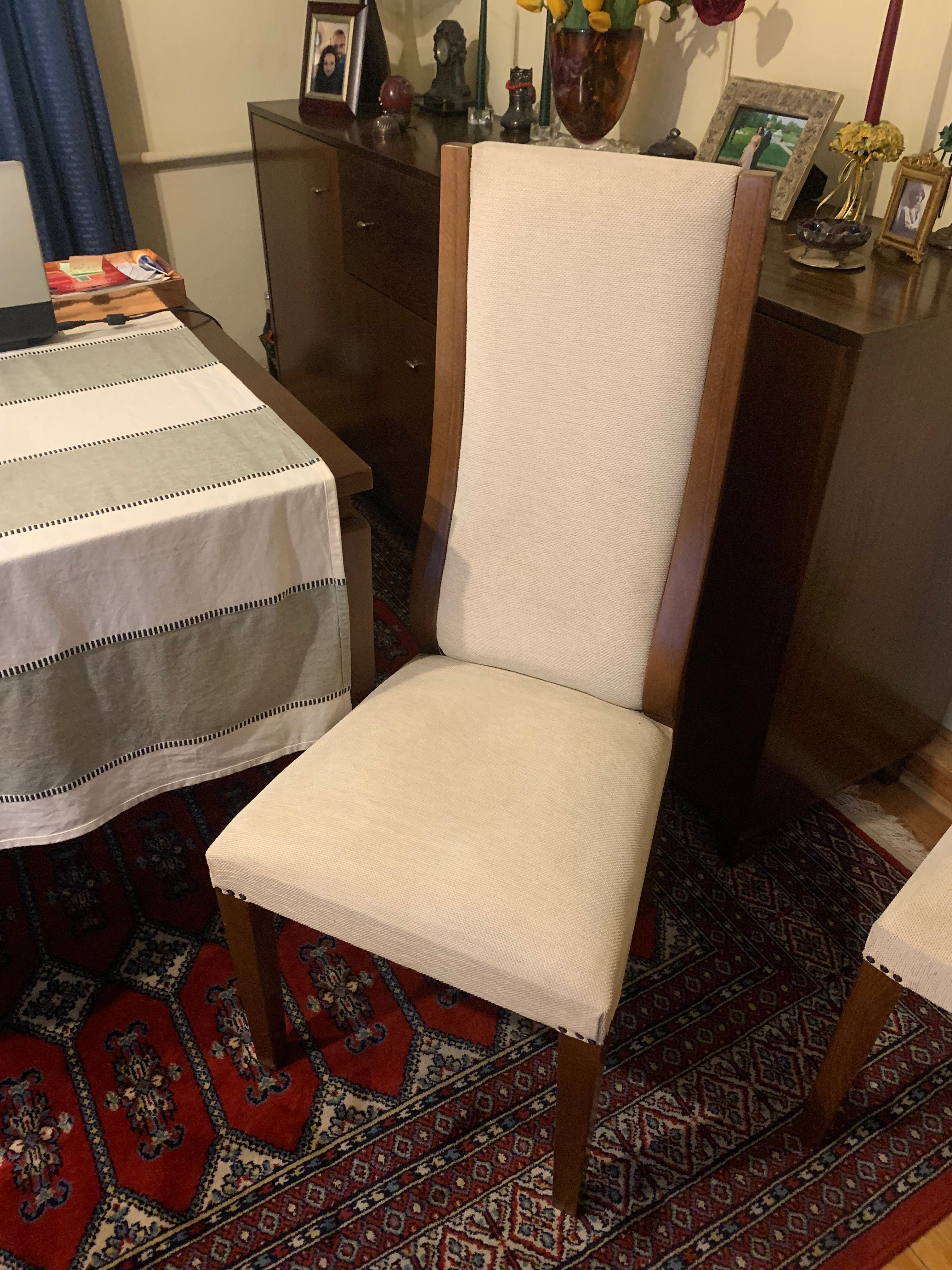 Inkrustowany stół drewniany plus 6 krzeseł