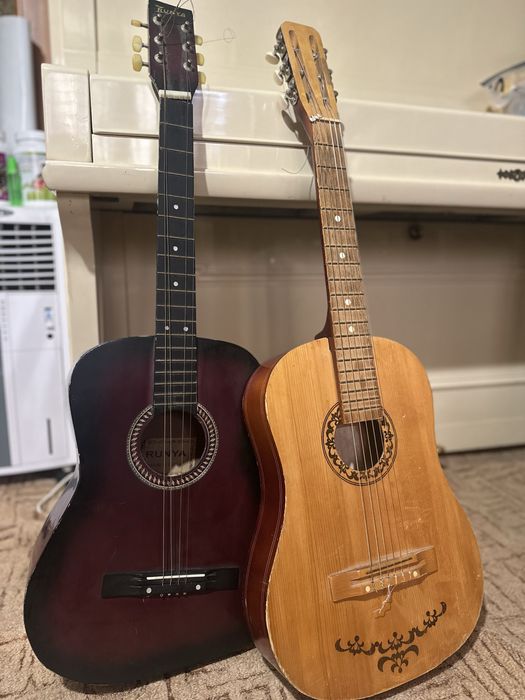 Дві гітари акустичні