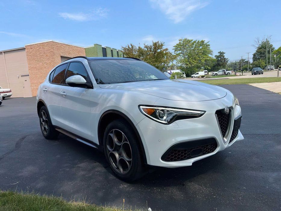 Alfa Romeo Stelvio      2022