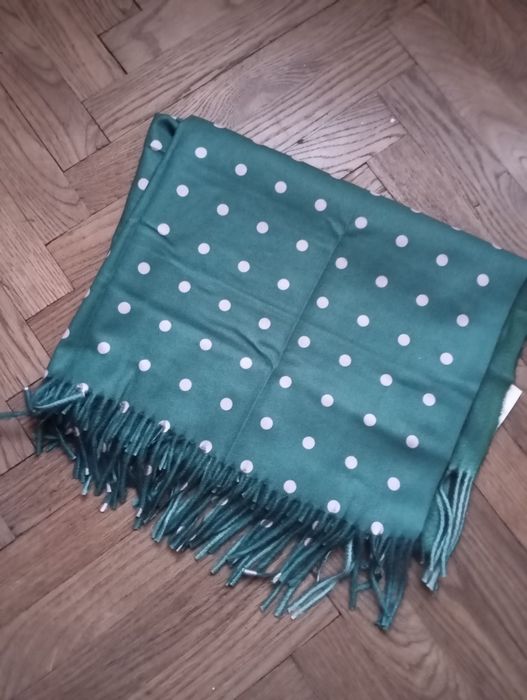 Теплий шалик в горошок