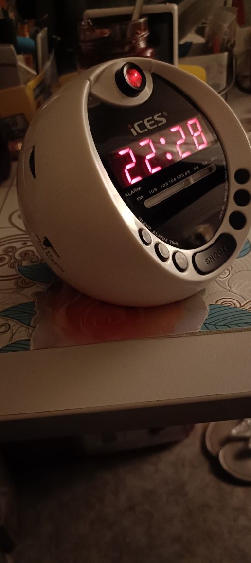 Radio budzik z projektorem iCES ICRP-212