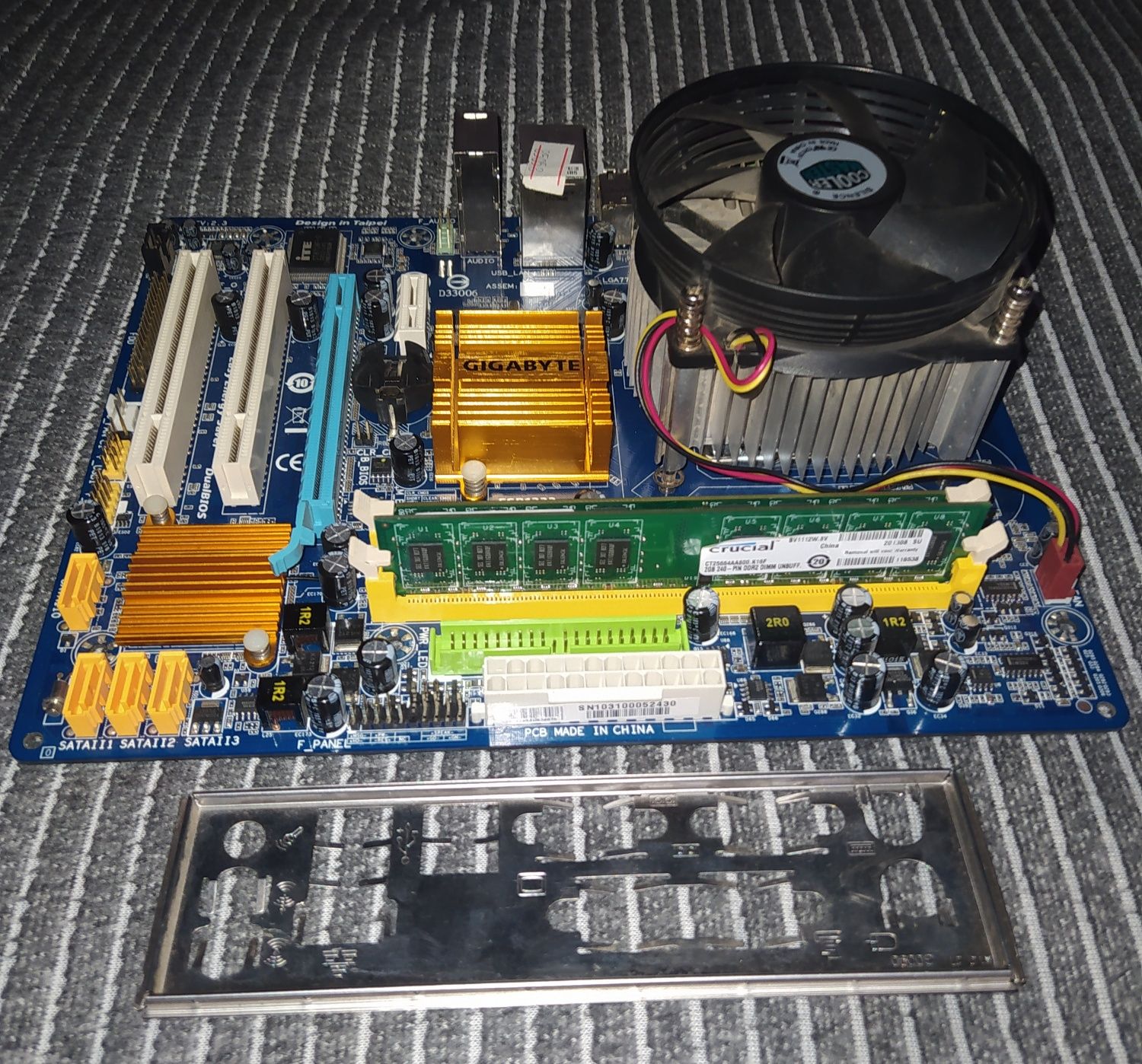Комплект  сокете 775, Gigabyte GA-G31M-ES2L, ntel Celeron CPU E3300.