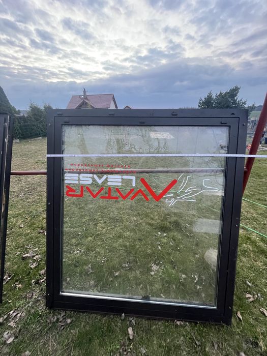 OKNO aluminiowe 154 cm wysokie 143 cm-szerokie.