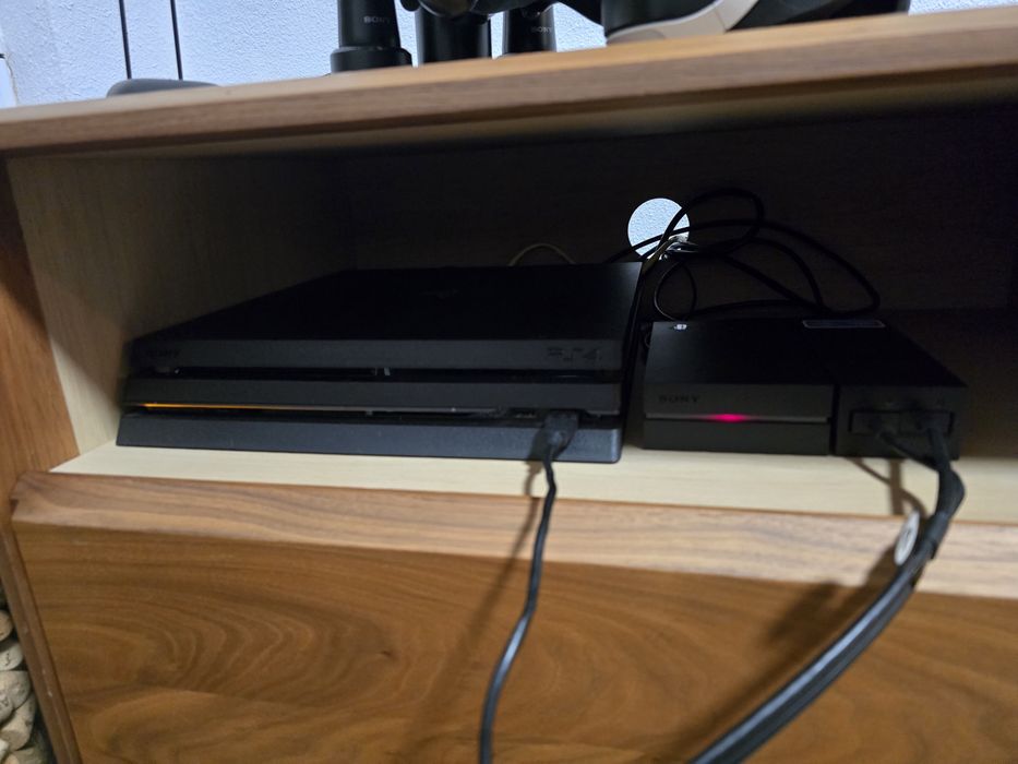 PS4 Pro 1TB + PlayStation VR Completo + 2 Comandos + Jogos – 350 €