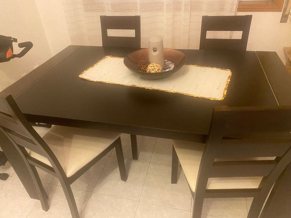 Mesa de Jantar com 4 cadeiras