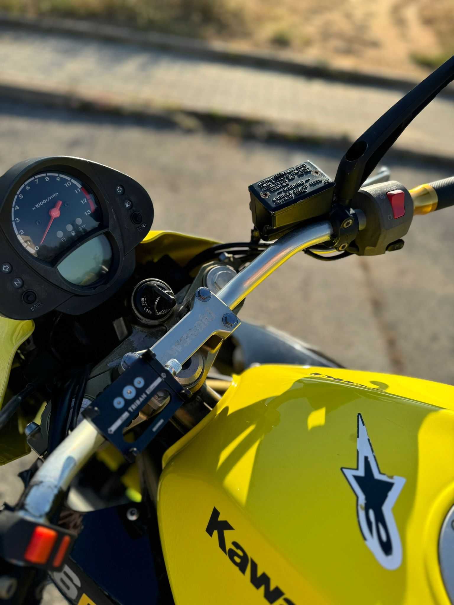 Kawasaki ER-6N revisão recente