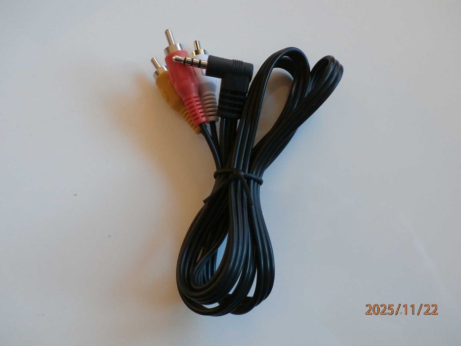 Kabel RCA o długości 1 metra.