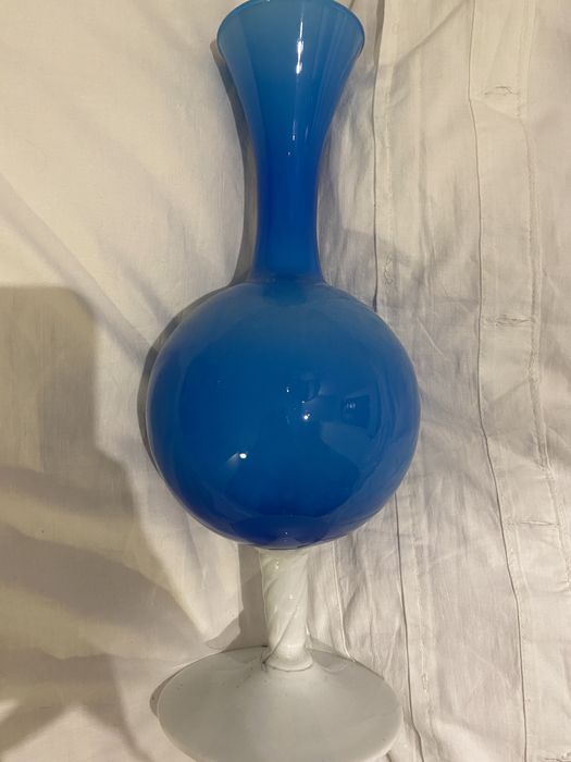 niebieski asymetryczny wazon vintage lata 90 80