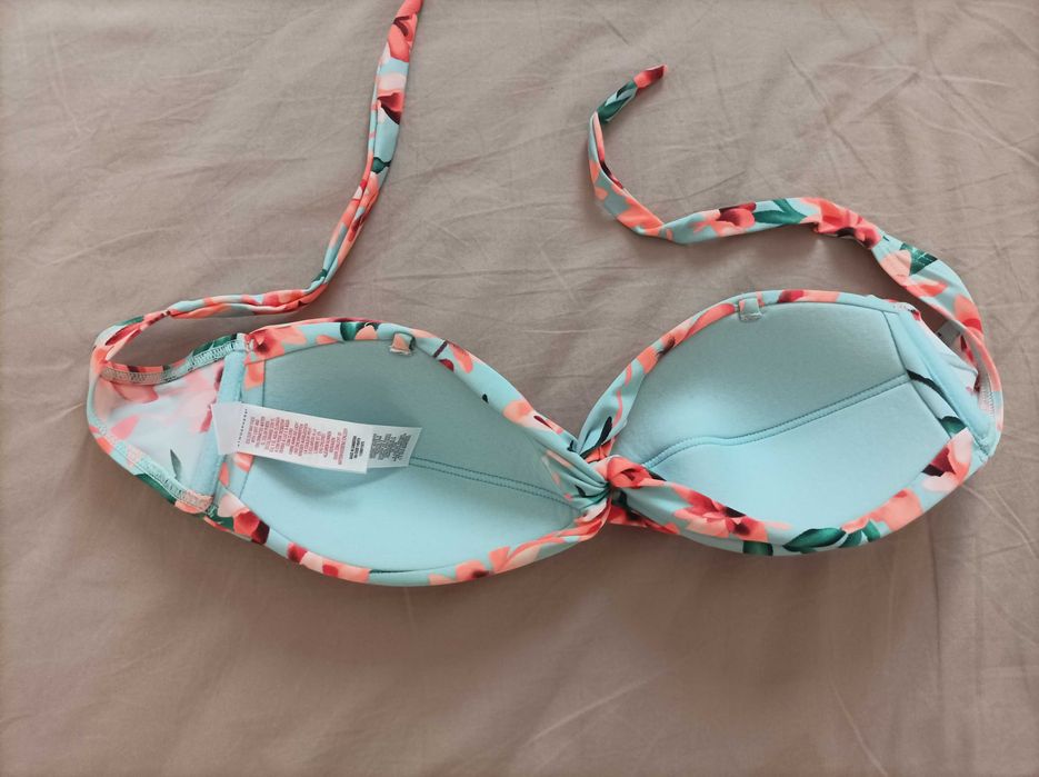 Góra od bikini stroju kąpielowego w kwiaty Atmosphere 36 S