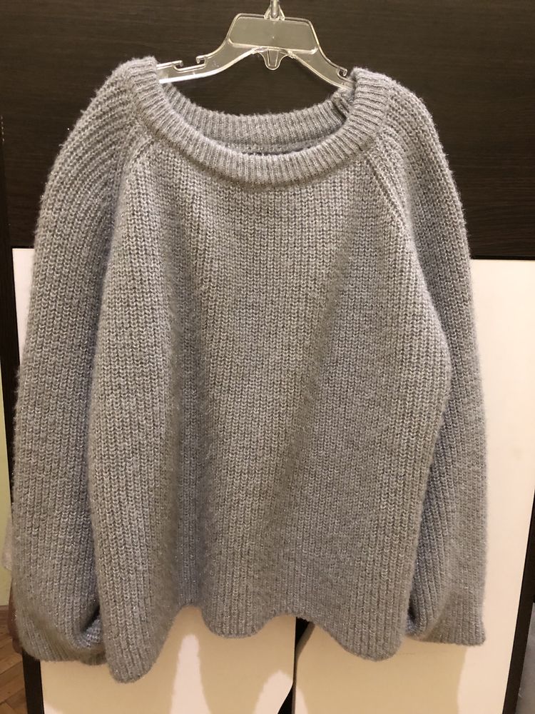 Сірий теплий пухнастий светр
