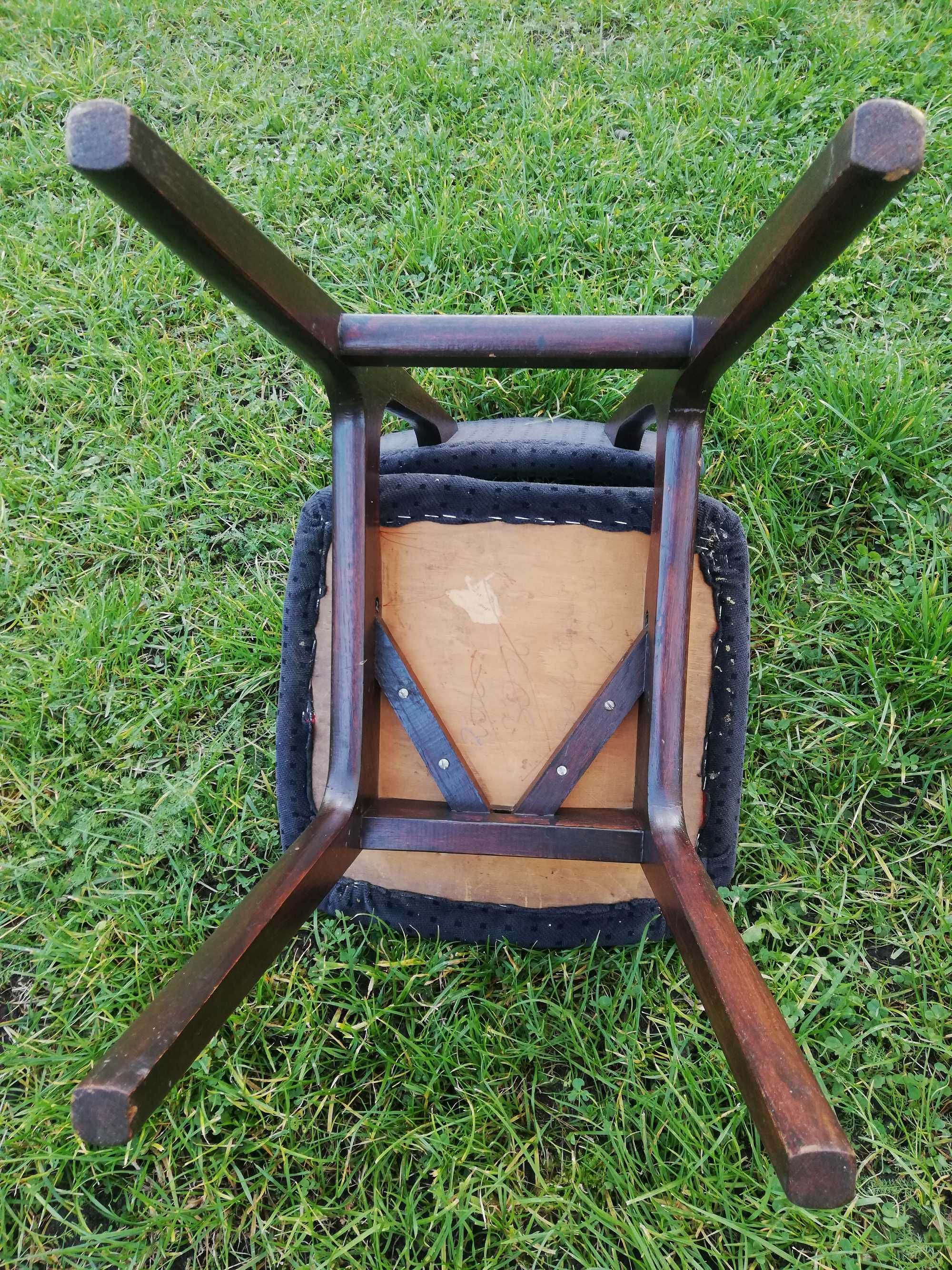 Stare drewniane krzesła 2 sztuki