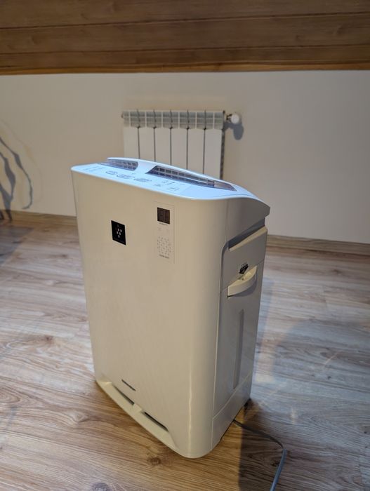 Oczyczacz z nawilżaczem Sharp