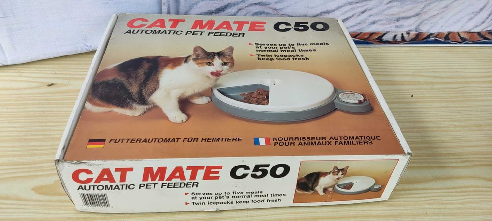 Cat mate C50. Pojemnik czasowy do karmienia kota.