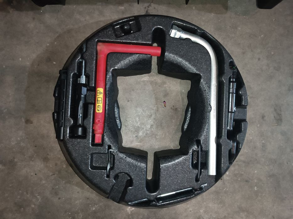 органайзер багажника домкрат ключі набор пластік Audi A4 B9 Ауді Б9