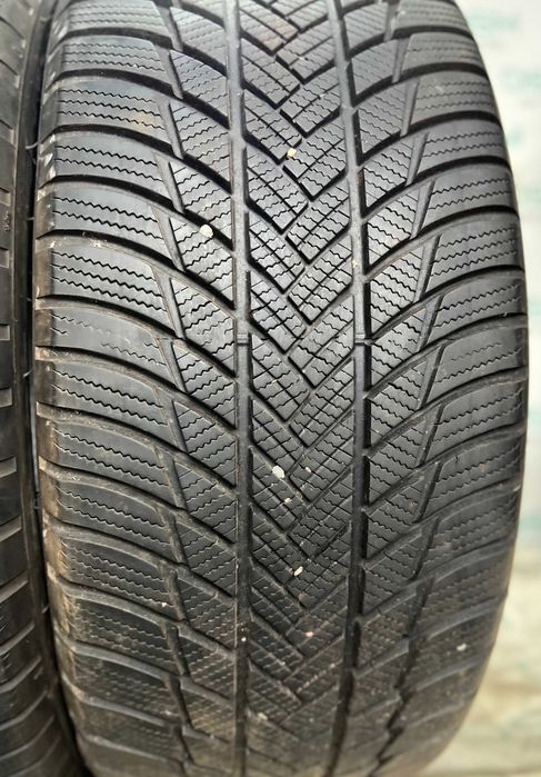 Скад шин б/в. 235/50 R19 Bridgestone Blizzak LM001