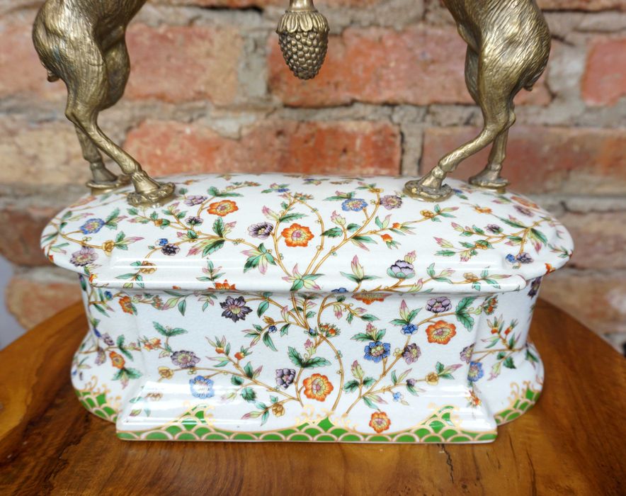 WAZON puchar porcelanowy okuty brązem z jeleniami dla myśliwego