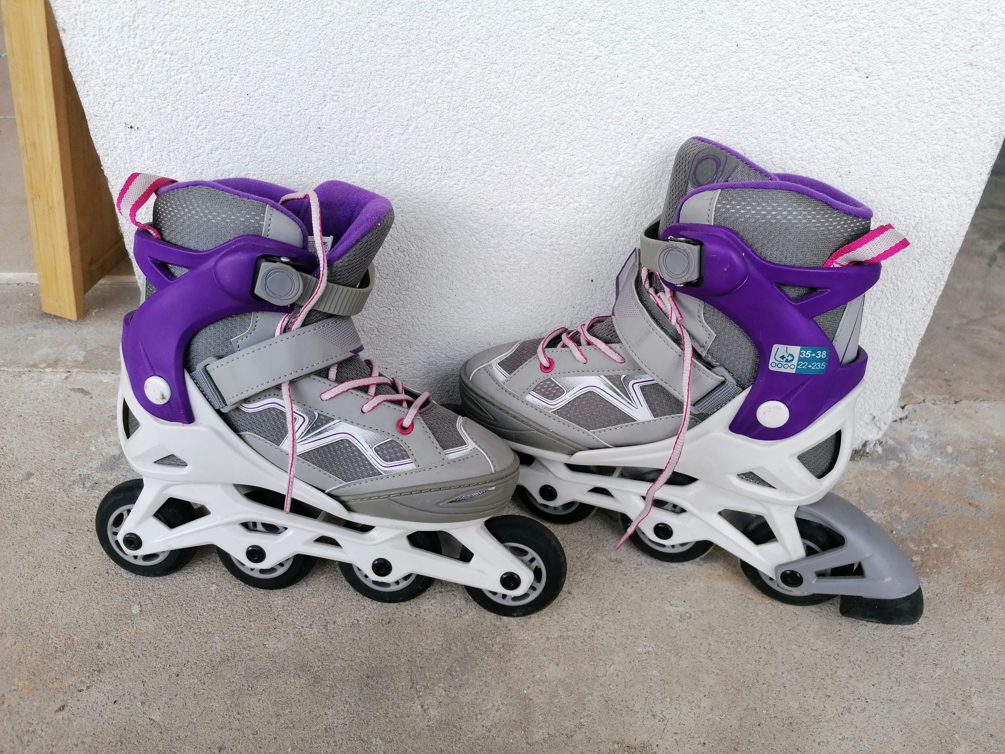 Patins azuis e roxos