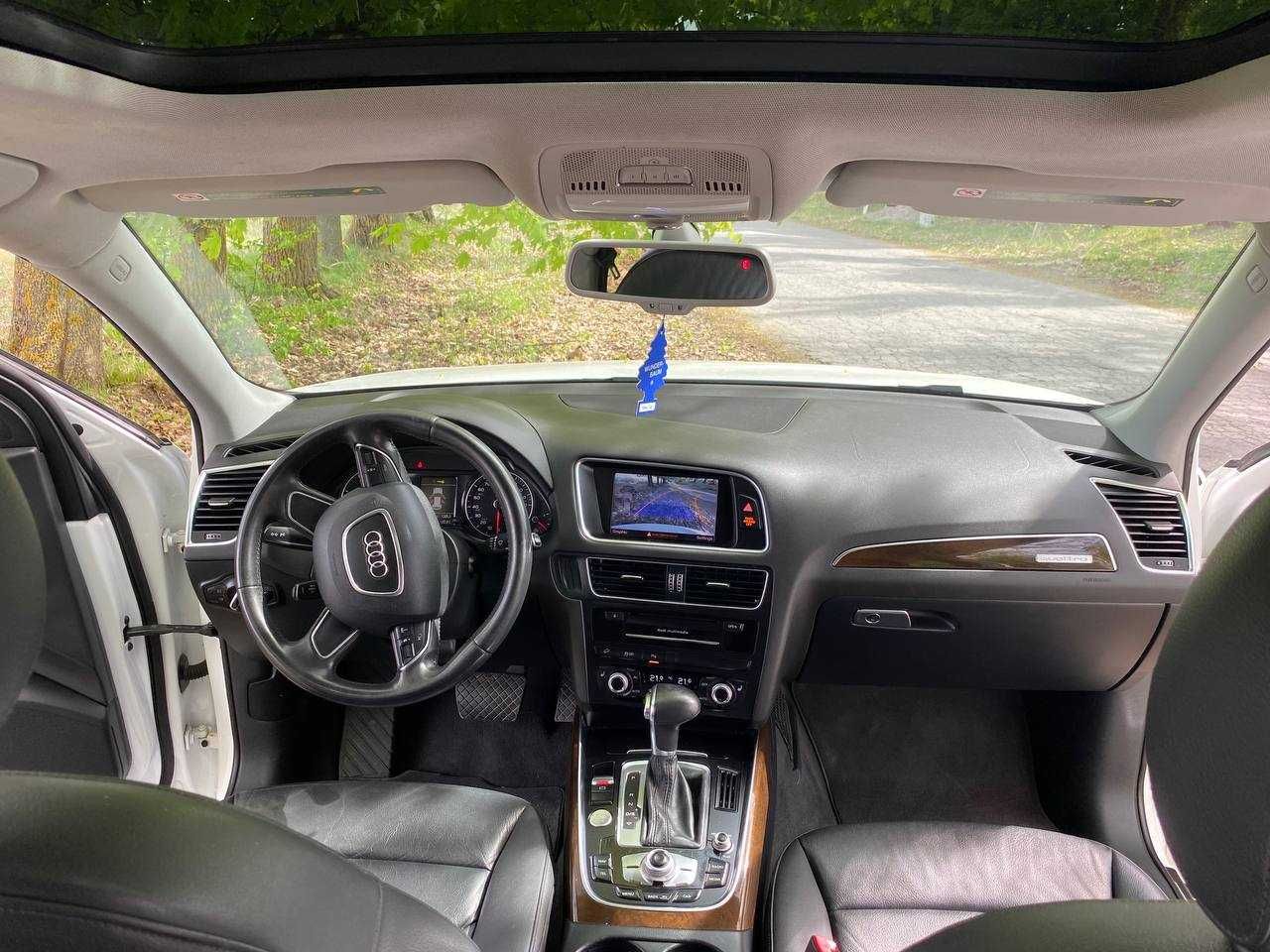 Автомобіль Audi Q5