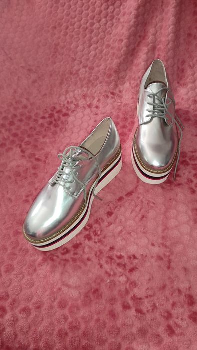 Sapatos tipo oxford altos prateados novos n40