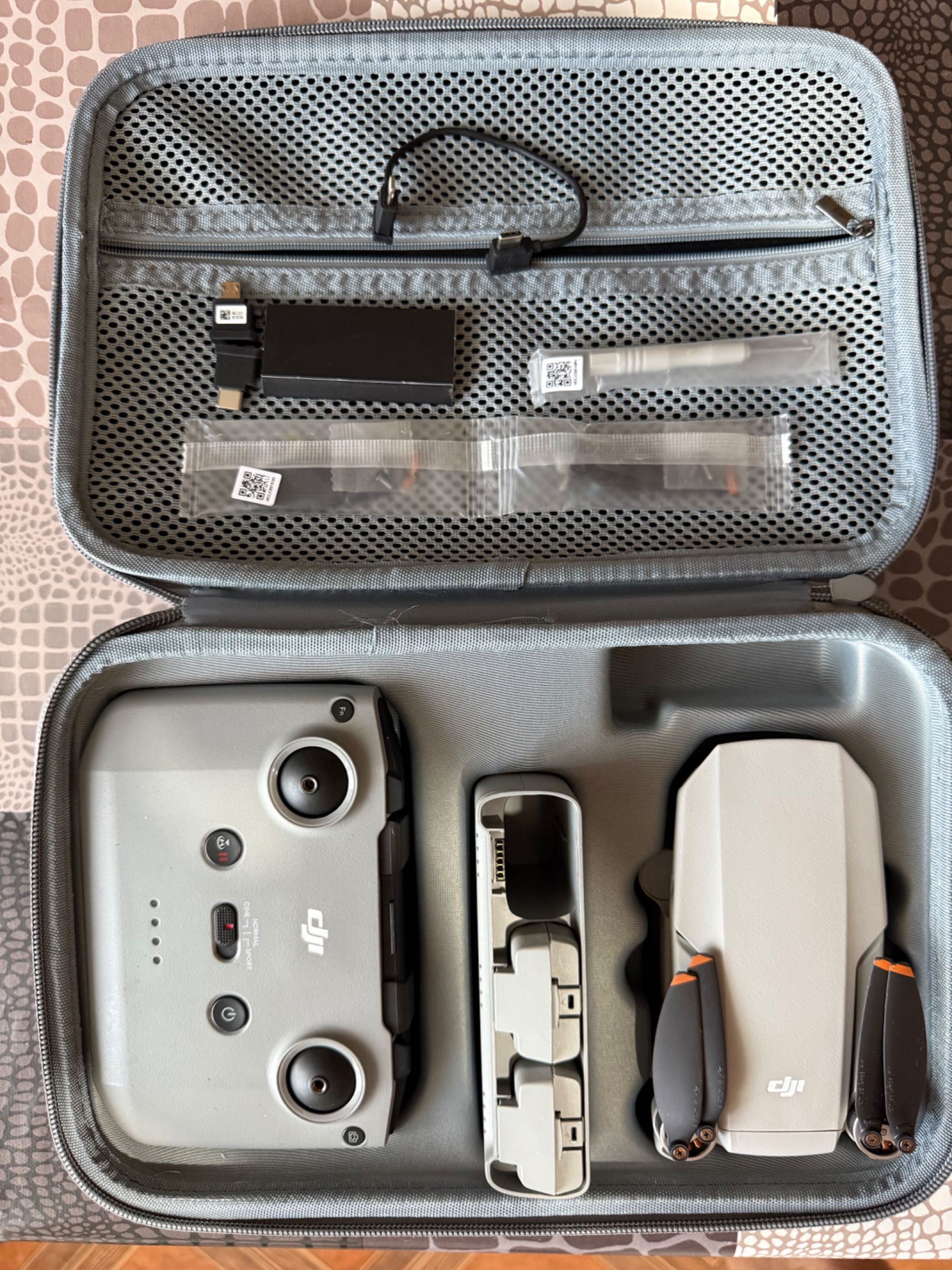 DJI MINI 2 стан нового, 2 акуми, хаб, кейс