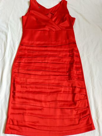 Sukienka piękna czerwień, z plisowaniami 40-42
