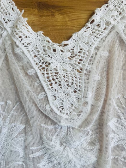 Tunika plażowa koronkowa biała
