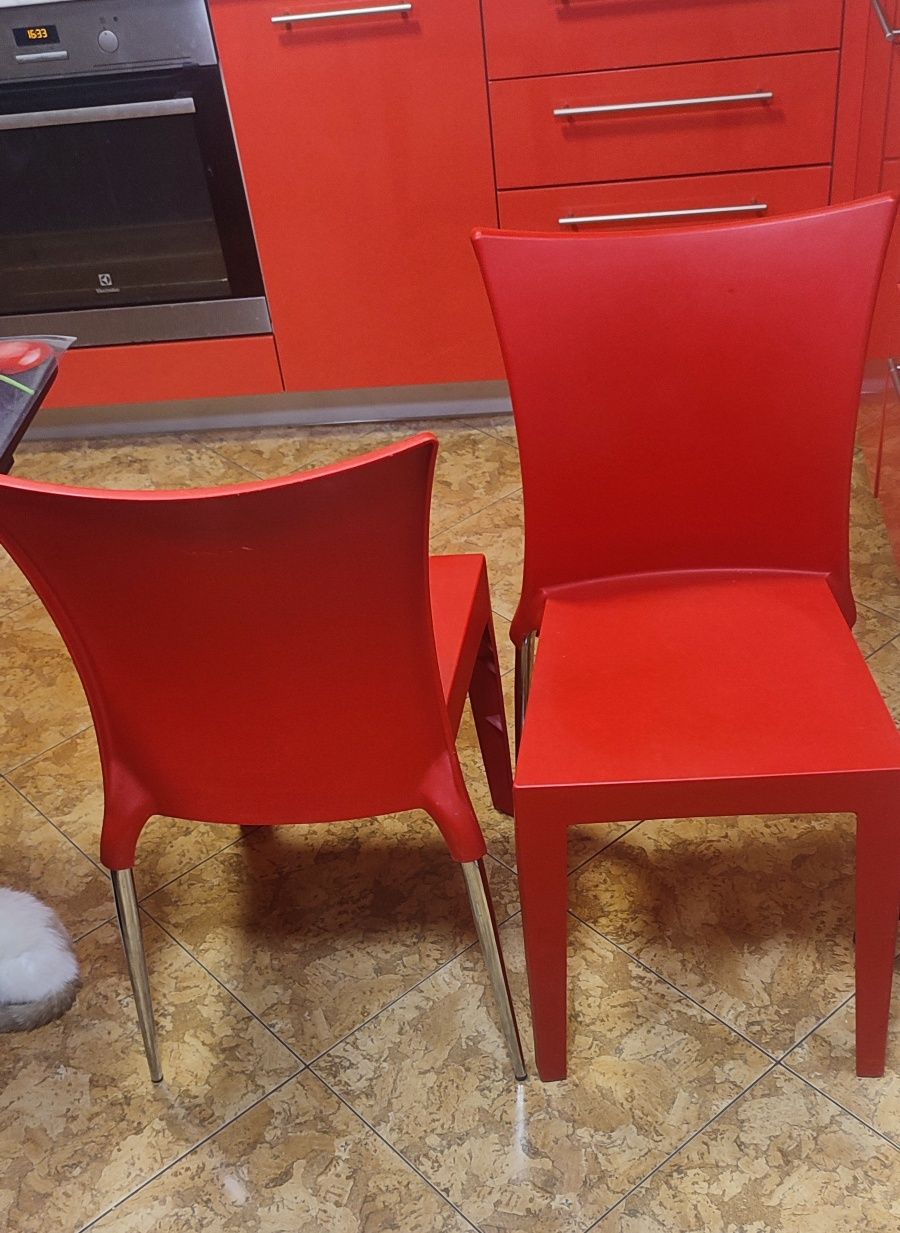 Комплект із 2-ох штук червоних італійських стільців