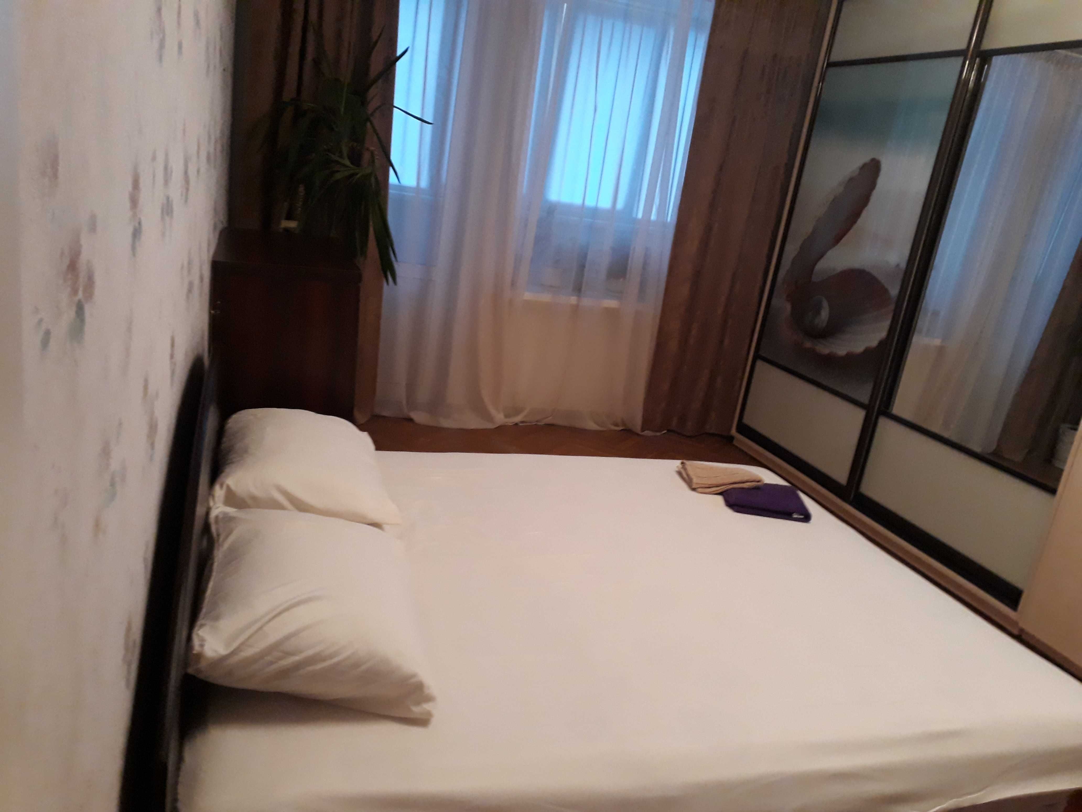 Затишна квартира метро Лівобережна.