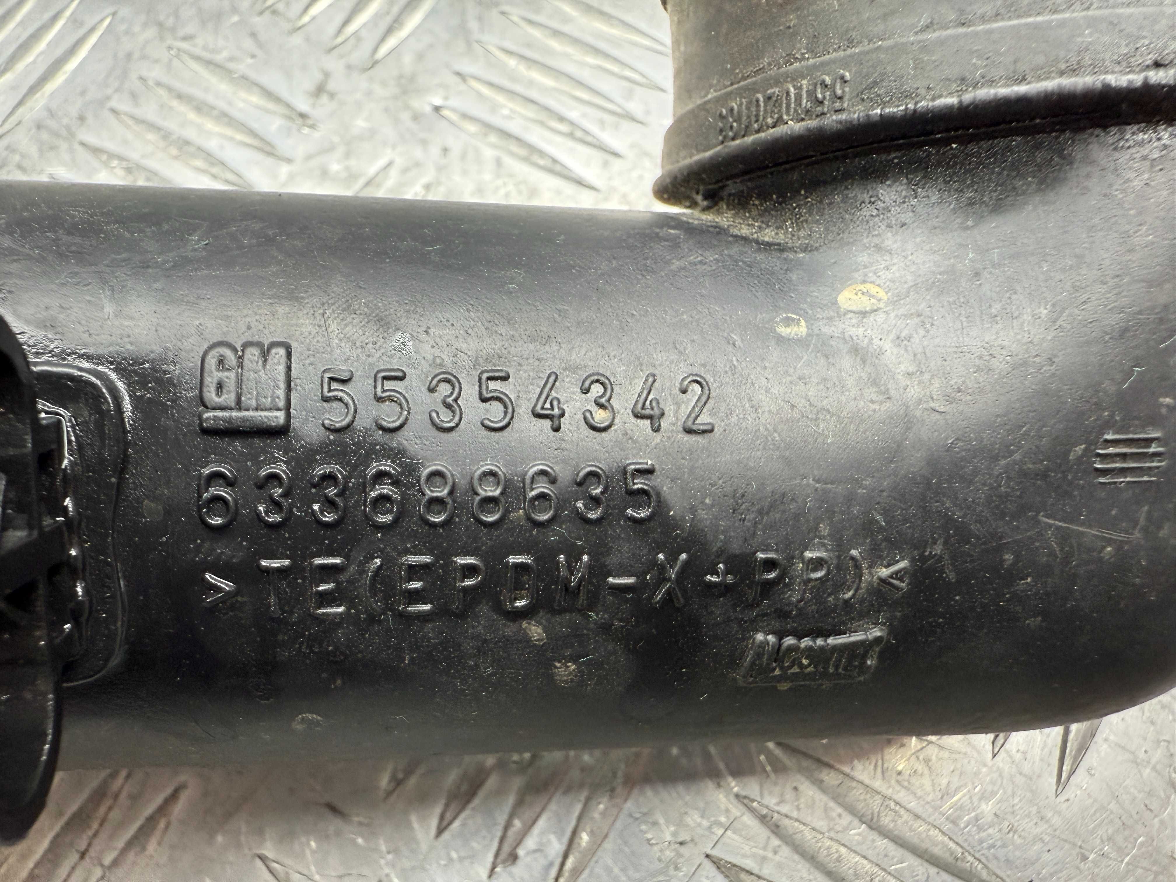 Патрубок воздушного фильтра Opel Meriva 1.4 16V 2003- 55354342