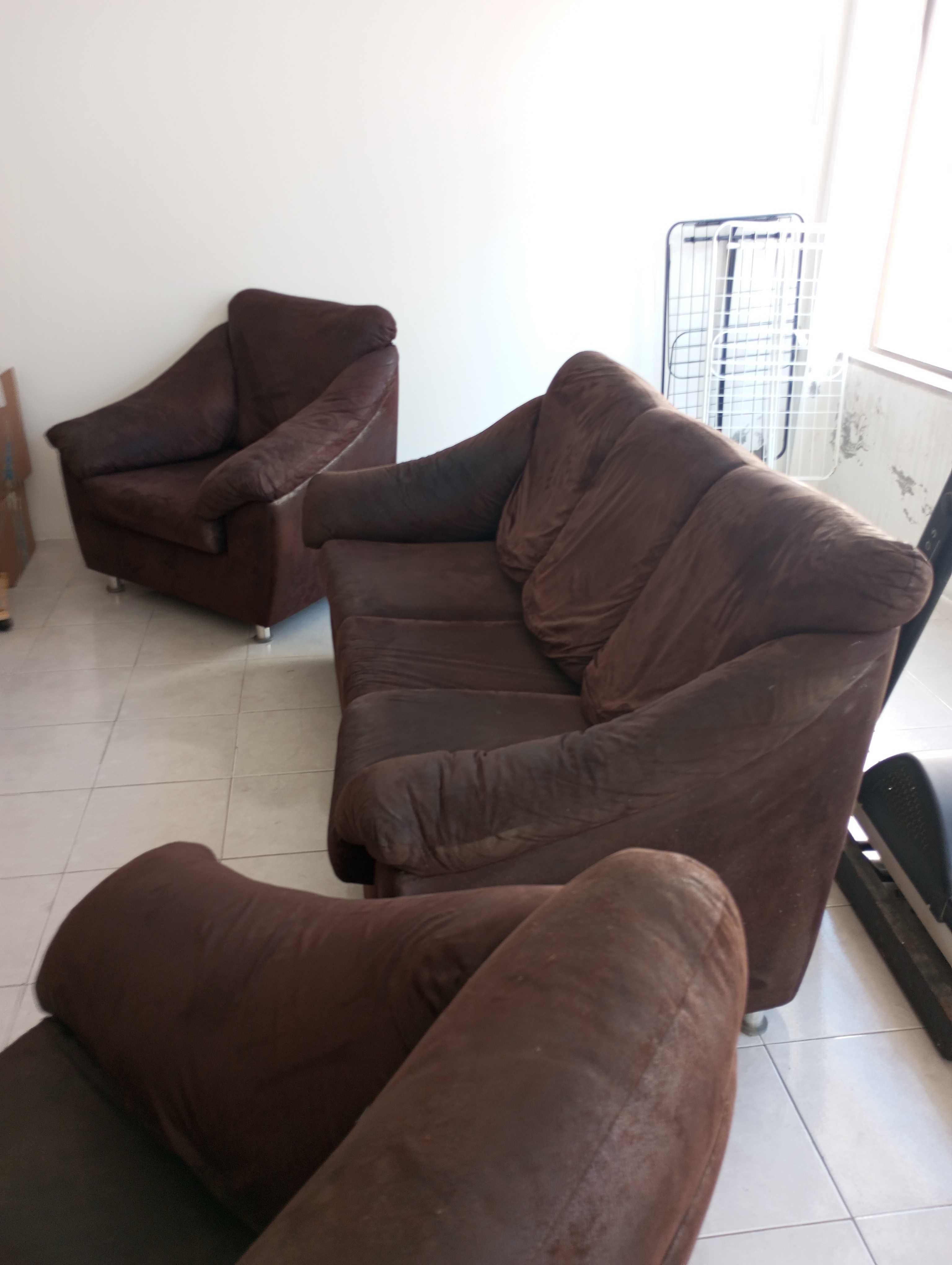 Conjunto de  Sofás um deles com cama